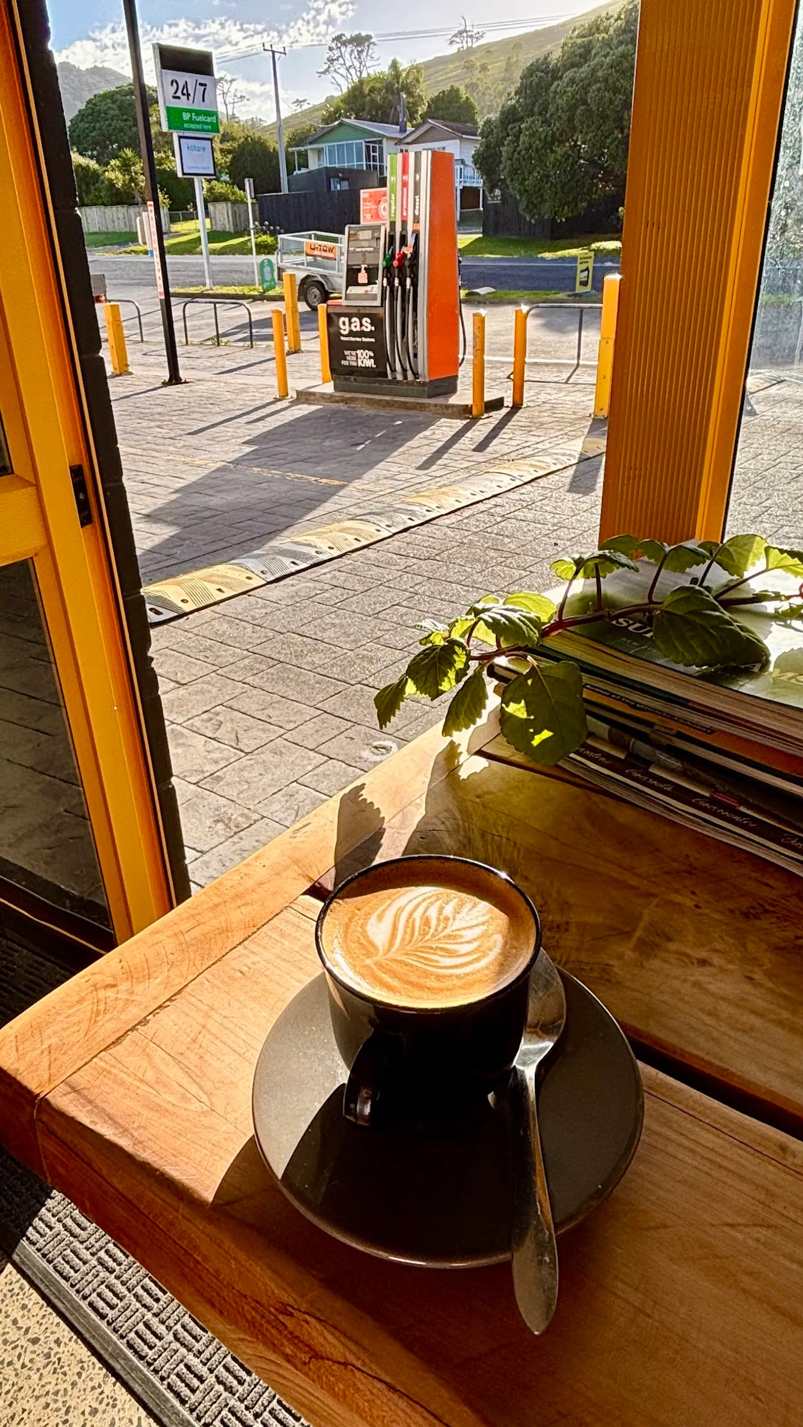 Manu café warm interior