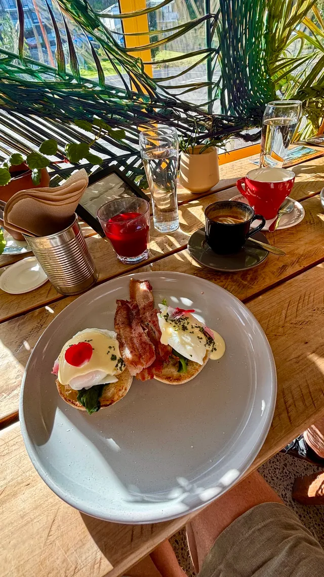 Manu café breakfast